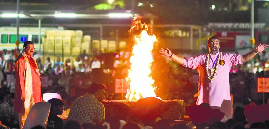 छत्रपति शिवाजी महाराज की कहानियां सुनाते हुए बना नया गिनीज वर्ल्ड रिकॉर्ड छत्रपति शिवाजी महाराज की कहानियां सुनाते हुए बना नया गिनीज वर्ल्ड रिकॉर्ड