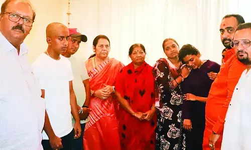 दुर्घटना के बाद चोरी कर लिए मृतकों के सामान और दस्तावेज दुर्घटना के बाद चोरी कर लिए मृतकों के सामान और दस्तावेज