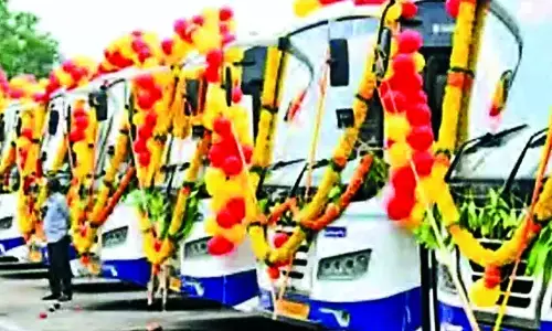 स्कूल-कॉलेज पर्यटन के लिए चलेंगी 1000 नई बसें स्कूल-कॉलेज पर्यटन के लिए चलेंगी 1000 नई बसें