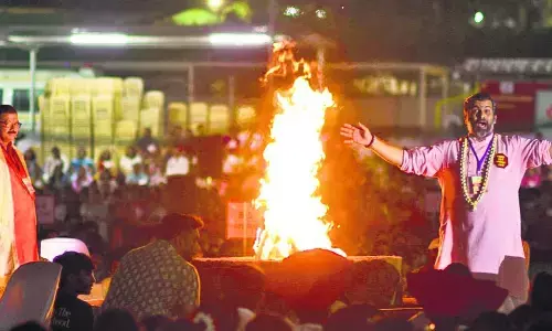 छत्रपति शिवाजी महाराज की कहानियां सुनाते हुए बना नया गिनीज वर्ल्ड रिकॉर्ड छत्रपति शिवाजी महाराज की कहानियां सुनाते हुए बना नया गिनीज वर्ल्ड रिकॉर्ड