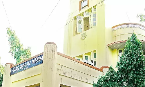 9 पेड़ फोरेंसिक लैब परिसर में उखाड़कर मिट्टी में दबाए, मनपा ने उपसंचालक को भेजा नोटिस 9 पेड़ फोरेंसिक लैब परिसर में उखाड़कर मिट्टी में दबाए, मनपा ने उपसंचालक को भेजा नोटिस