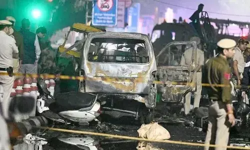 दिल्ली ब्लास्ट मामले में मृतकों का आंकड़ा बढ़कर पहुंचा 15, दो घायलों की हुई मौत दिल्ली ब्लास्ट मामले में मृतकों का आंकड़ा बढ़कर पहुंचा 15, दो घायलों की हुई मौत