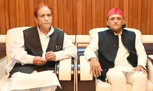 अखिलेश यादव ने आजम खान के दोबारा जेल जाने पर दी प्रतिक्रिया, कहा- लोगों ने सत्ता मोह में सारी हदें की पार अखिलेश यादव ने आजम खान के दोबारा जेल जाने पर दी प्रतिक्रिया, कहा- लोगों ने सत्ता मोह में सारी हदें की पार