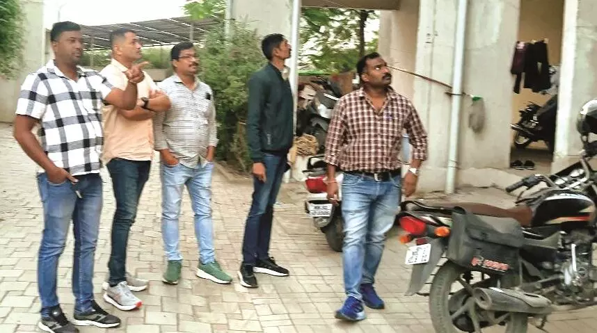 पुलिस ने देह व्यापार अड्डे पर मारा छापा, दंपति गिरफ्तार