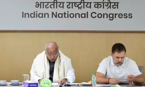 एसआईआर प्रकिया को लेकर कांग्रेस की पार्टी कार्यालय इंदिरा भवन में बैठक, खड़गे राहुल गांधी समेत कई नेता मौजूद एसआईआर प्रकिया को लेकर कांग्रेस की पार्टी कार्यालय इंदिरा भवन में बैठक, खड़गे राहुल गांधी समेत कई नेता मौजूद