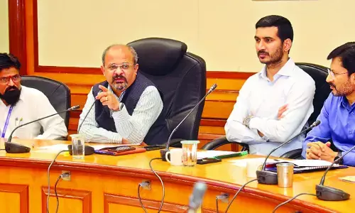 अवैध फ्लेक्सबाजी पर कसें लगाम; मतदान के लिए लोगों को करें जागरूक अवैध फ्लेक्सबाजी पर कसें लगाम; मतदान के लिए लोगों को करें जागरूक