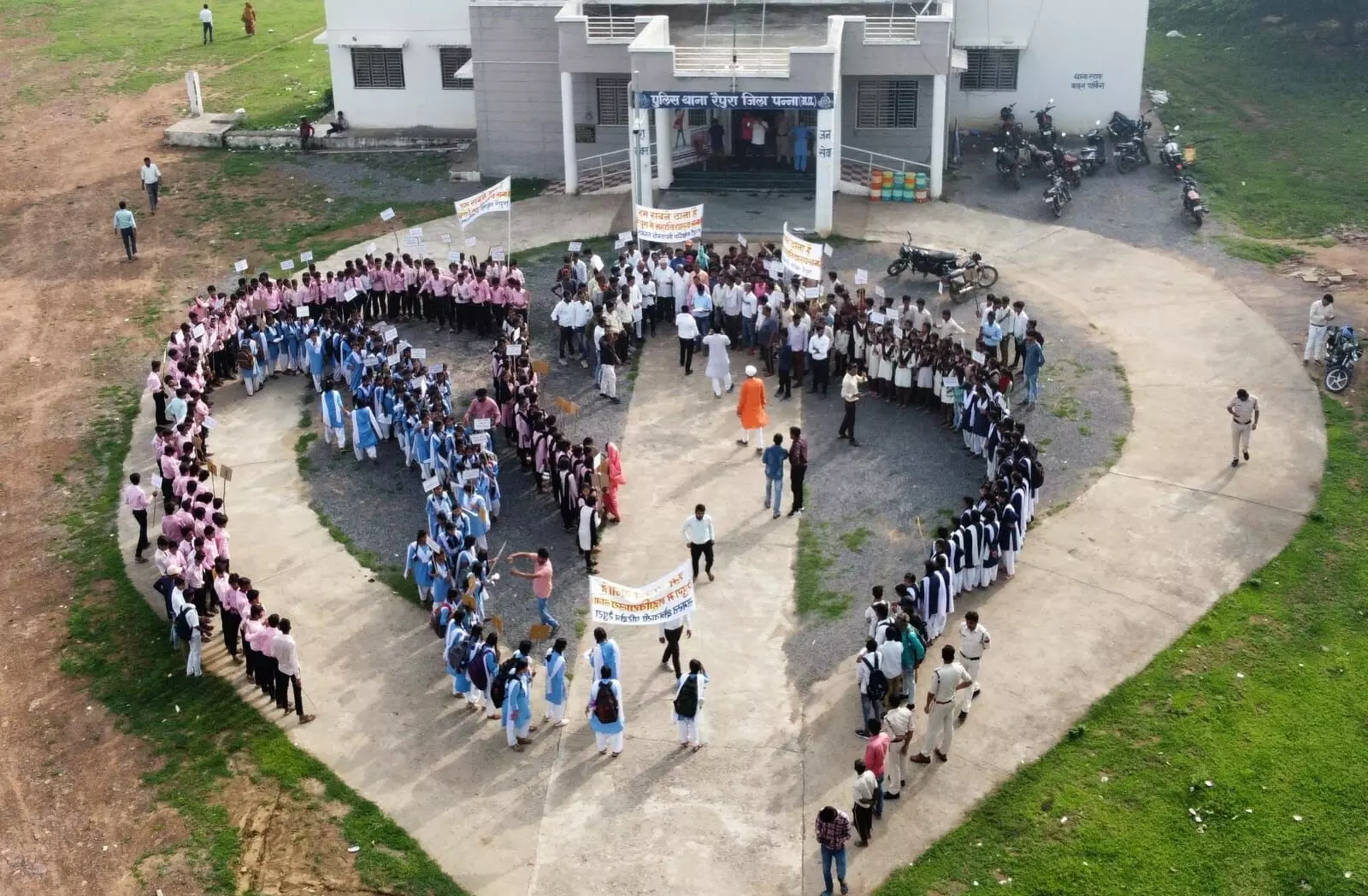 सीएम के आगमन पर रैपुरा वासियों को उम्मीदें, शिक्षा, स्वास्थ्य व सडकें पहली जरूरत सीएम के आगमन पर रैपुरा वासियों को उम्मीदें, शिक्षा, स्वास्थ्य व सडकें पहली जरूरत