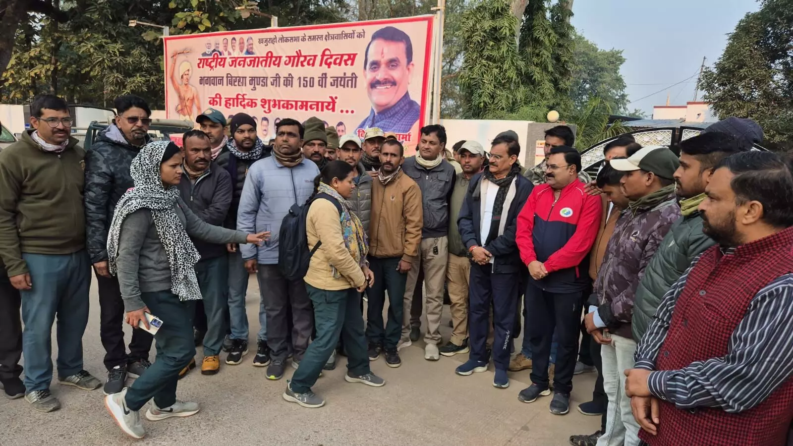 पन्ना टाइगर रिजर्व के गाइडों की हडताल जारी, नई भर्ती रोकने की मांग को लेकर सांसद विष्णुदत्त शर्मा से मिले पन्ना टाइगर रिजर्व के गाइडों की हडताल जारी, नई भर्ती रोकने की मांग को लेकर सांसद विष्णुदत्त शर्मा से मिले