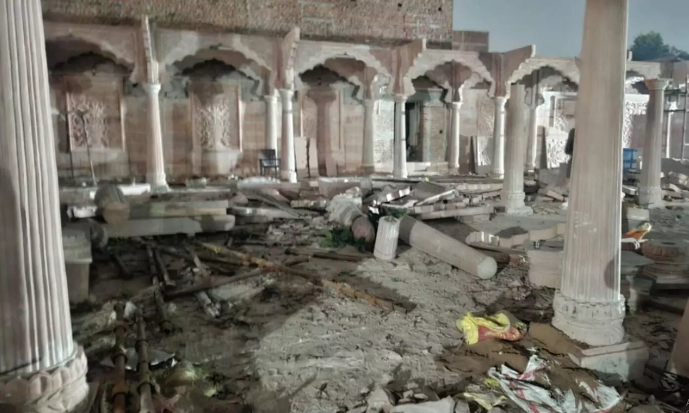 दतिया के मंदिर में हो रही थी आरती, भरभराकर गिरे 8 पिलर, धमाके जैसी सुनाई दी आवाज, जानिए क्या है मामला