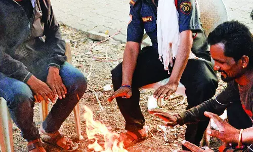 ठंड से बचने के लिए शहर में अलाव जलाए तो मनपा करेगी कार्रवाई ठंड से बचने के लिए शहर में अलाव जलाए तो मनपा करेगी कार्रवाई