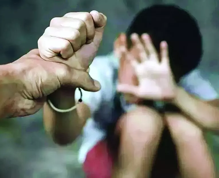 11 साल के बच्चे की पिटाई मामले में सौतेली मां और पिता पर केस दर्ज