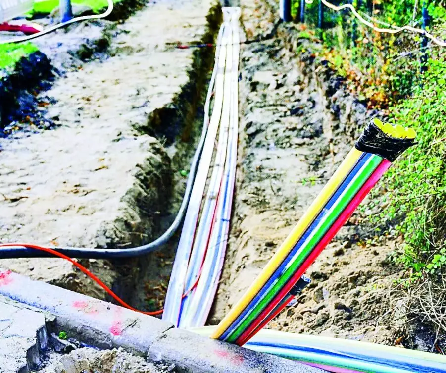 केबल बिछाने के लिए सड़कें खोदने पर मनपा ने लगाई रोक केबल बिछाने के लिए सड़कें खोदने पर मनपा ने लगाई रोक