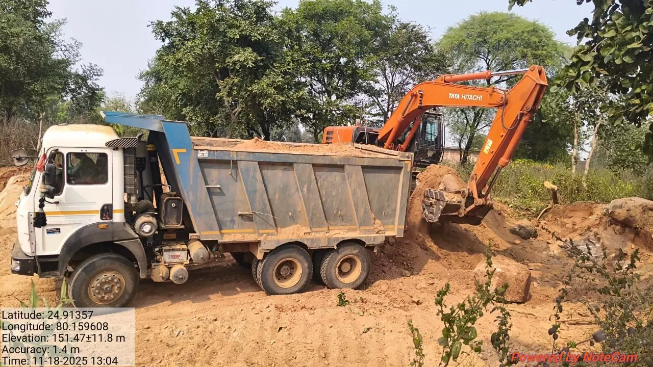 किसानों की जमीनों पर मिट्टी व मुरूम का अवैध उत्खनन, रेलवे ठेकेदार को प्रशासन का संरक्षण, किसान ने एसडीएम से की शिकायत