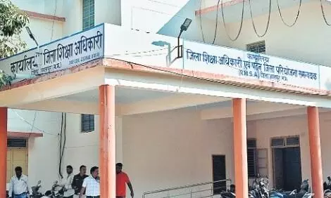 पहले विद्यार्थियों की पूरी पढ़ाई कराओ फिर एसआईआर का काम भी करो, आदेश जारी पहले विद्यार्थियों की पूरी पढ़ाई कराओ फिर एसआईआर का काम भी करो, आदेश जारी