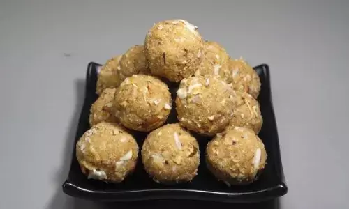 ठंड के मौसम में बढ़ानी है इम्यूनिटी? तो इस तरह से घर पर बनाएं गोंद के लड्डू, ठंड में नहीं पड़ेंगे बीमार, यहां देखें रेसिपी