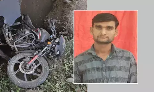20 घंटे तक गड्ढे में पड़ी रही लाश, निर्माणाधीन पुल से टकराकर युवक की मौत - नहीं था सेफ्टी कवर और चेतावनी संकेत