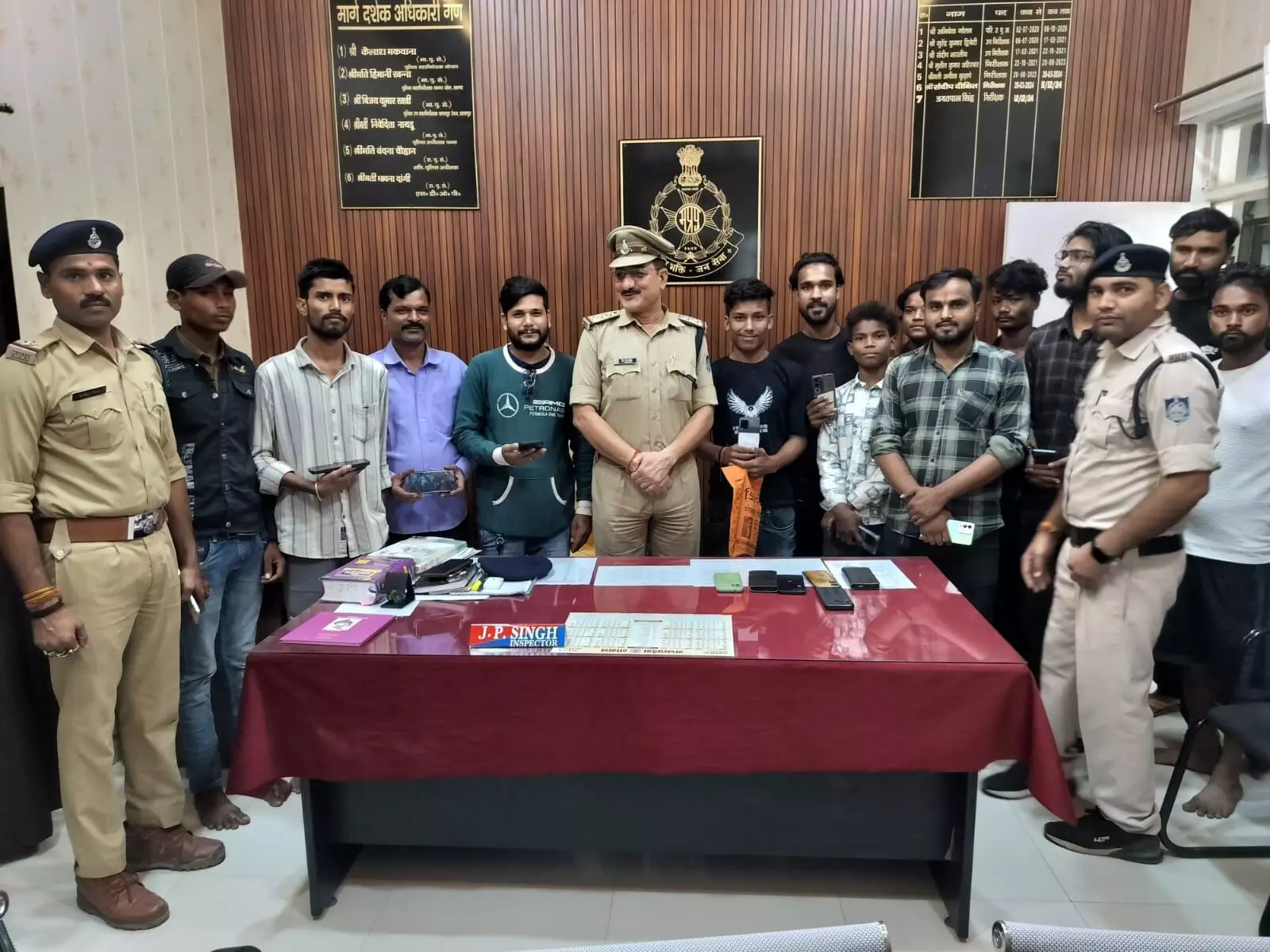 सीइआईआर पोर्टल के प्रयोग से मिली सफलता, जिले में पुलिस ने दो माह में ३१५ गुम मोबाइल बरामद कर धारको को लौटाए