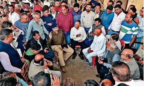 बंद रही अनाज मंडी, निवाड़गंज में भी रहा सन्नाटा बंद रही अनाज मंडी, निवाड़गंज में भी रहा सन्नाटा