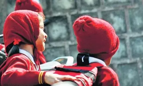 किसी भी रंग का स्वेटर या जैकेट चलेगा विद्यार्थियों को प्रवेश से रोका नहीं जाएगा किसी भी रंग का स्वेटर या जैकेट चलेगा विद्यार्थियों को प्रवेश से रोका नहीं जाएगा