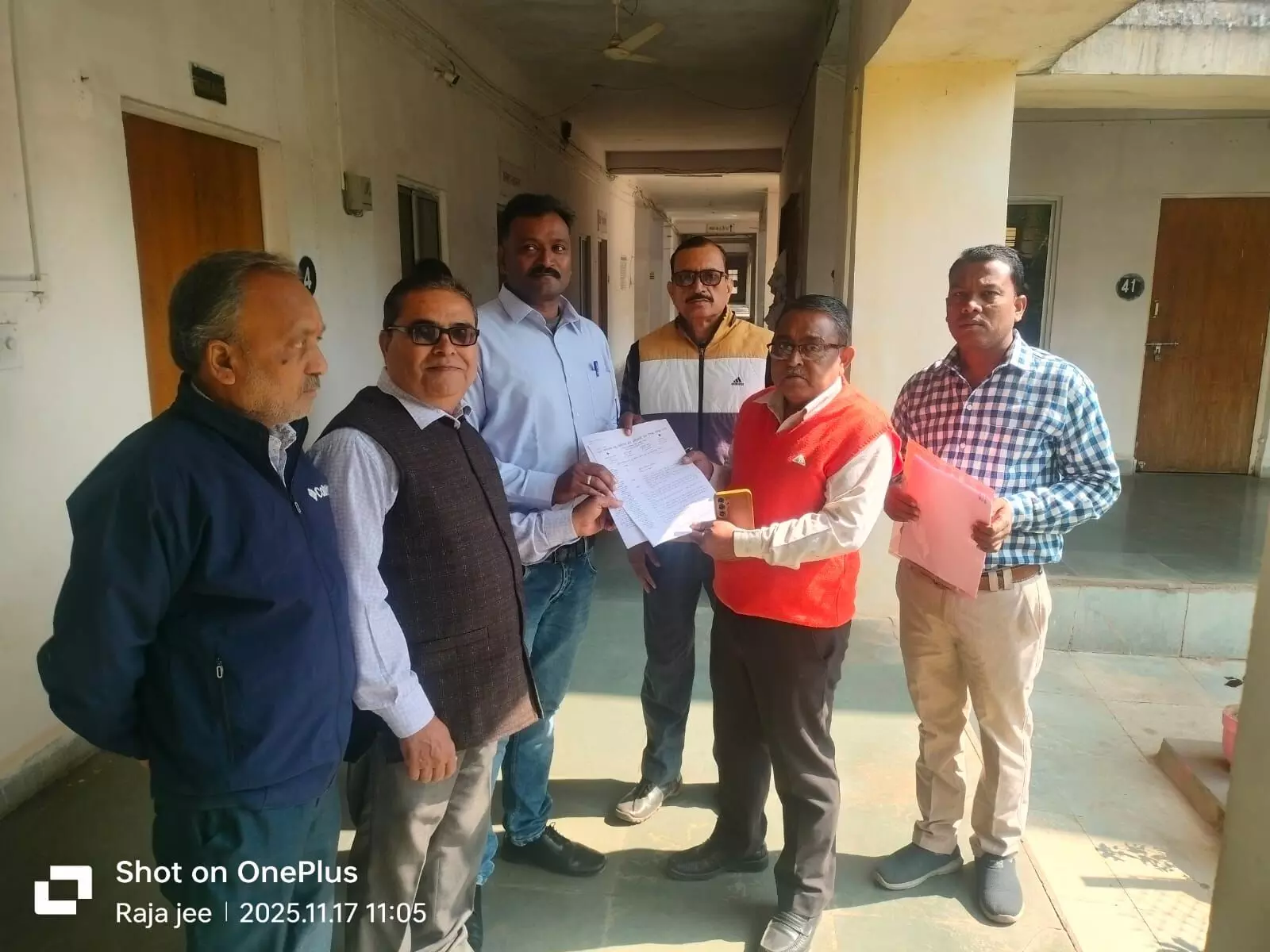 पशुपालन विभाग की मनमानी के खिलाफ सहायक पशु चिकित्सकों का प्रदर्शन, कलेक्टर को सौंपा ज्ञापन पशुपालन विभाग की मनमानी के खिलाफ सहायक पशु चिकित्सकों का प्रदर्शन, कलेक्टर को सौंपा ज्ञापन