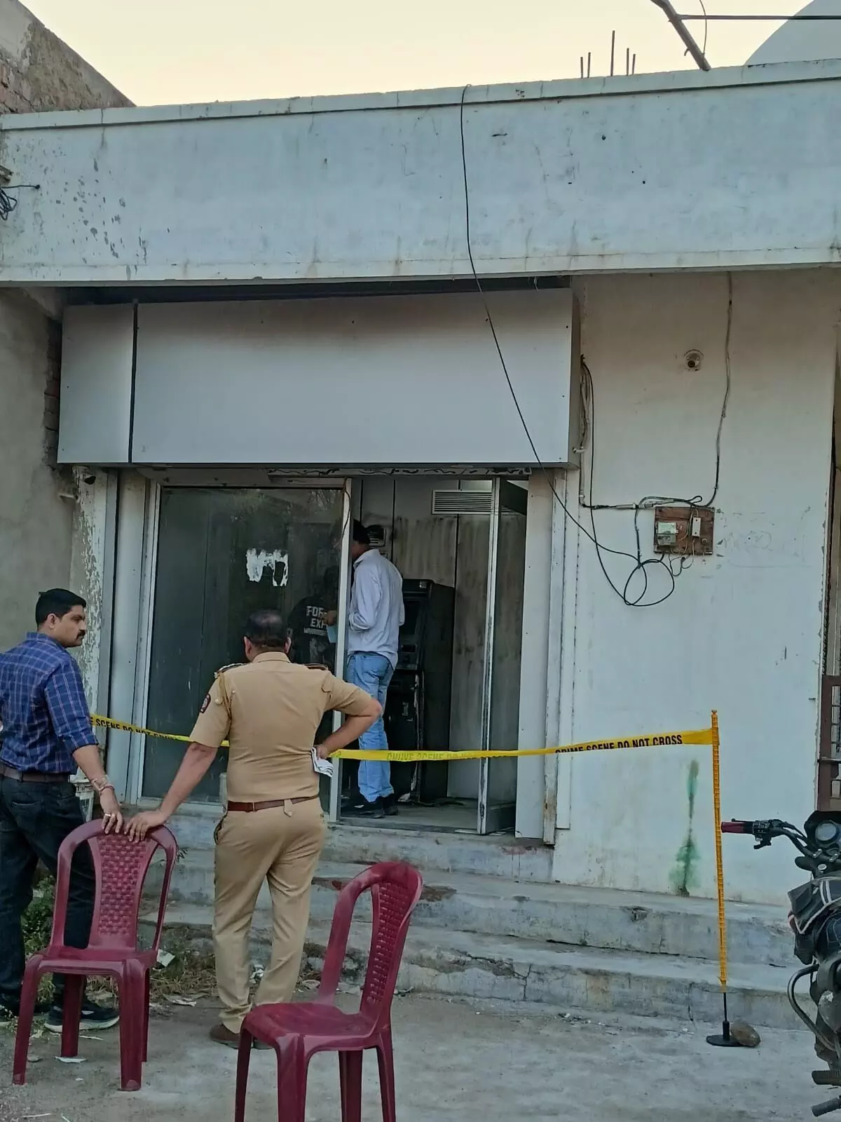 चंद्रपुर में गैस कटर से एटीएम काटकर 9.50 लाख रुपए की चोरी