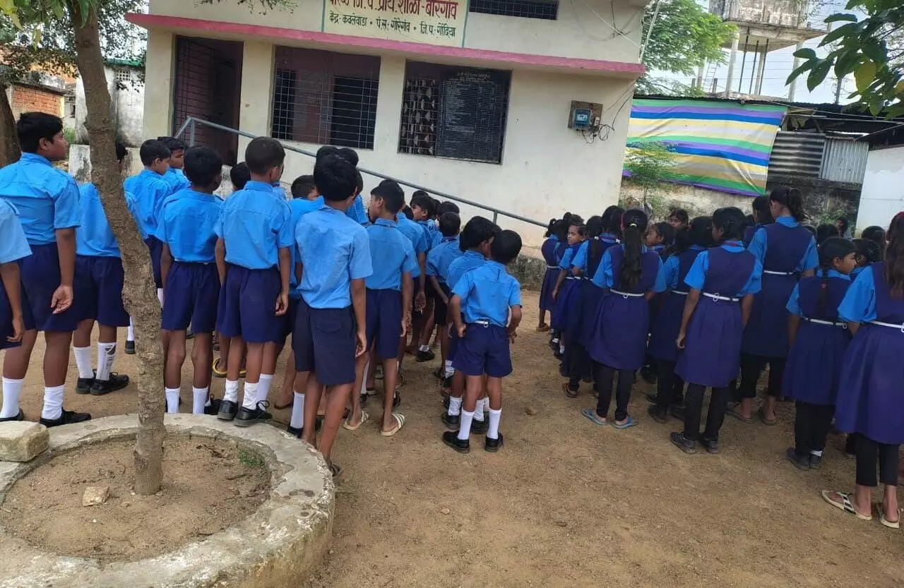 सरकारी स्कूलों में 133 रुपए रोजी पर छात्रों को पढ़ा रहे स्वयं सेवक शिक्षक