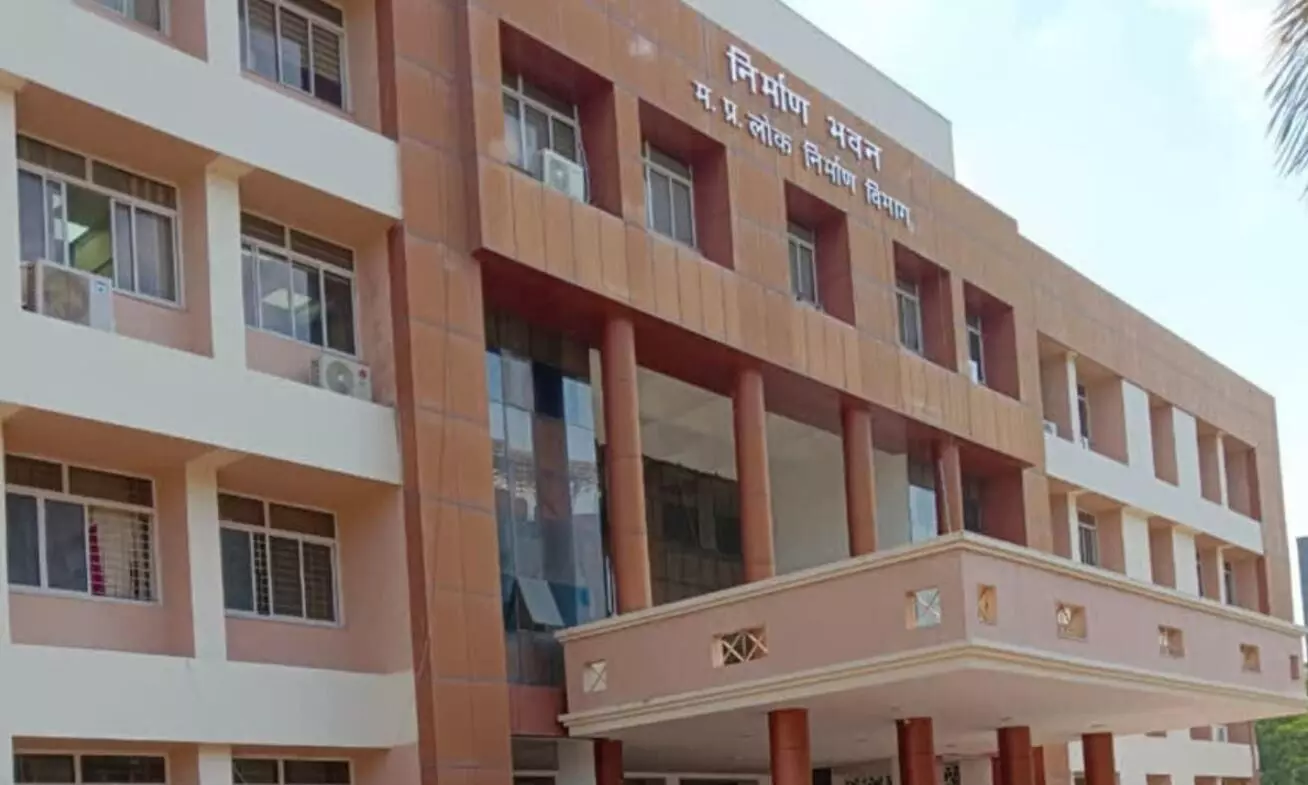 एक सब इंजीनियर को लेकर पुलिस हाउसिंग कारपोरेशन और पीडब्ल्यूडी आमने-सामने