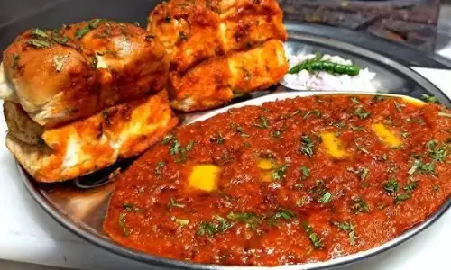 इस रेसिपी को फॉलो कर मिनटों में तैयार करें पाव भाजी, घर पर बनाएं लाजवाब स्ट्रीट फूड इस रेसिपी को फॉलो कर मिनटों में तैयार करें पाव भाजी, घर पर बनाएं लाजवाब स्ट्रीट फूड
