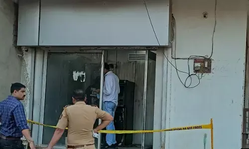 चंद्रपुर में गैस कटर से एटीएम काटकर 9.50 लाख रुपए की चोरी चंद्रपुर में गैस कटर से एटीएम काटकर 9.50 लाख रुपए की चोरी