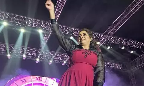 एम्स नागपुर में श्रेया घोषाल के गीतों पर झूमे विद्यार्थी