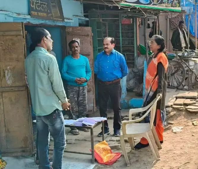 कलेक्टर ने गुनौर विधानसभा क्षेत्र में एसआईआर कार्य का किया निरीक्षण कलेक्टर ने गुनौर विधानसभा क्षेत्र में एसआईआर कार्य का किया निरीक्षण