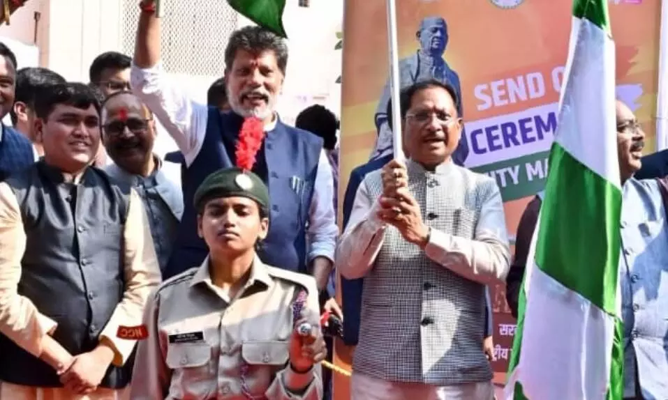 मुख्यमंत्री विष्णुदेव साय ने यूनिटी मार्च के लिए राज्य के 68 युवाओं के दल को हरी झंडी दिखाकर किया रवाना