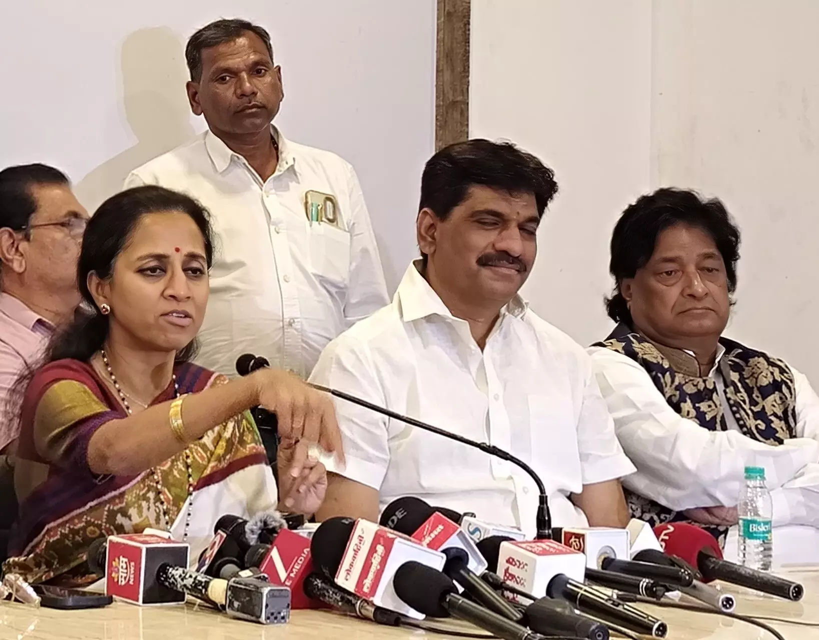 सुले ने चुनाव आयोग की भूमिका पर उठाए सवाल, कहा - सशक्त लोकतंत्र के लिए यह घातक है