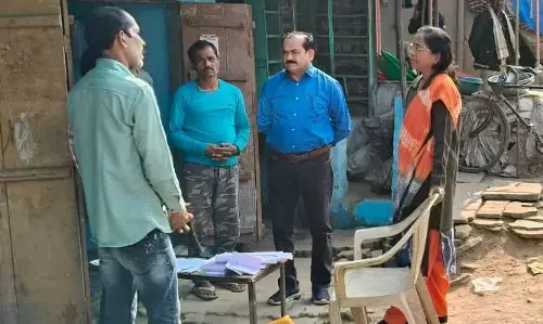 कलेक्टर ने गुनौर विधानसभा क्षेत्र में एसआईआर कार्य का किया निरीक्षण कलेक्टर ने गुनौर विधानसभा क्षेत्र में एसआईआर कार्य का किया निरीक्षण