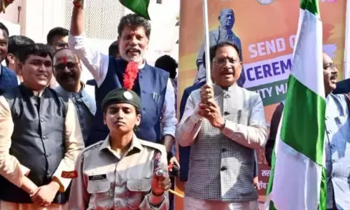 मुख्यमंत्री विष्णुदेव साय ने यूनिटी मार्च के लिए राज्य के 68 युवाओं के दल को हरी झंडी दिखाकर किया रवाना