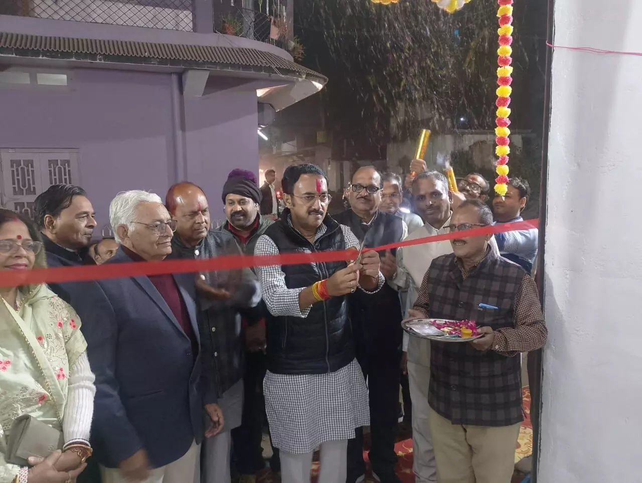 कायस्थ समाज द्वारा खोला गया नि:शुल्क चिकित्सा केन्द्र, विधायक बृजेन्द्र प्रताप सिंह ने फीता काटकर किया शुभारंभ