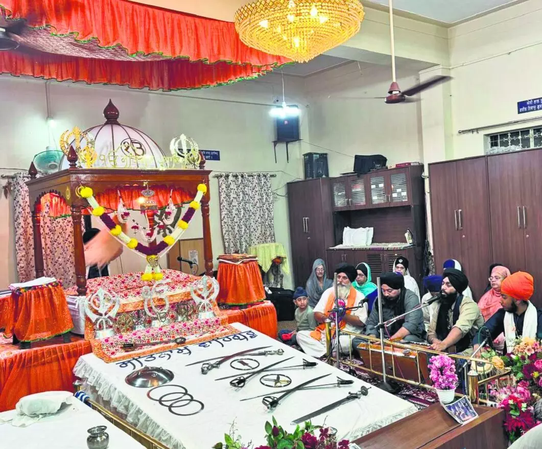 शहीदी दिवस पर हो रही अरदास, गुरुद्वारों में चल रही लंगर सेवा