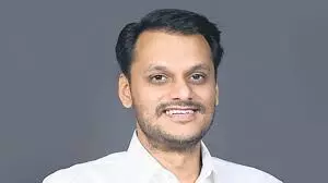 राष्ट्रवादी ने 8 सीटों पर 20-20 लाख देकर उम्मीदवारों को तोड़ा- युवा नेता युगेंद्र पवार का गंभीर आरोप राष्ट्रवादी ने 8 सीटों पर 20-20 लाख देकर उम्मीदवारों को तोड़ा- युवा नेता युगेंद्र पवार का गंभीर आरोप