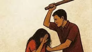 चरित्र पर शक कर पति ने पत्नी पर किया जानलेवा हमला चरित्र पर शक कर पति ने पत्नी पर किया जानलेवा हमला