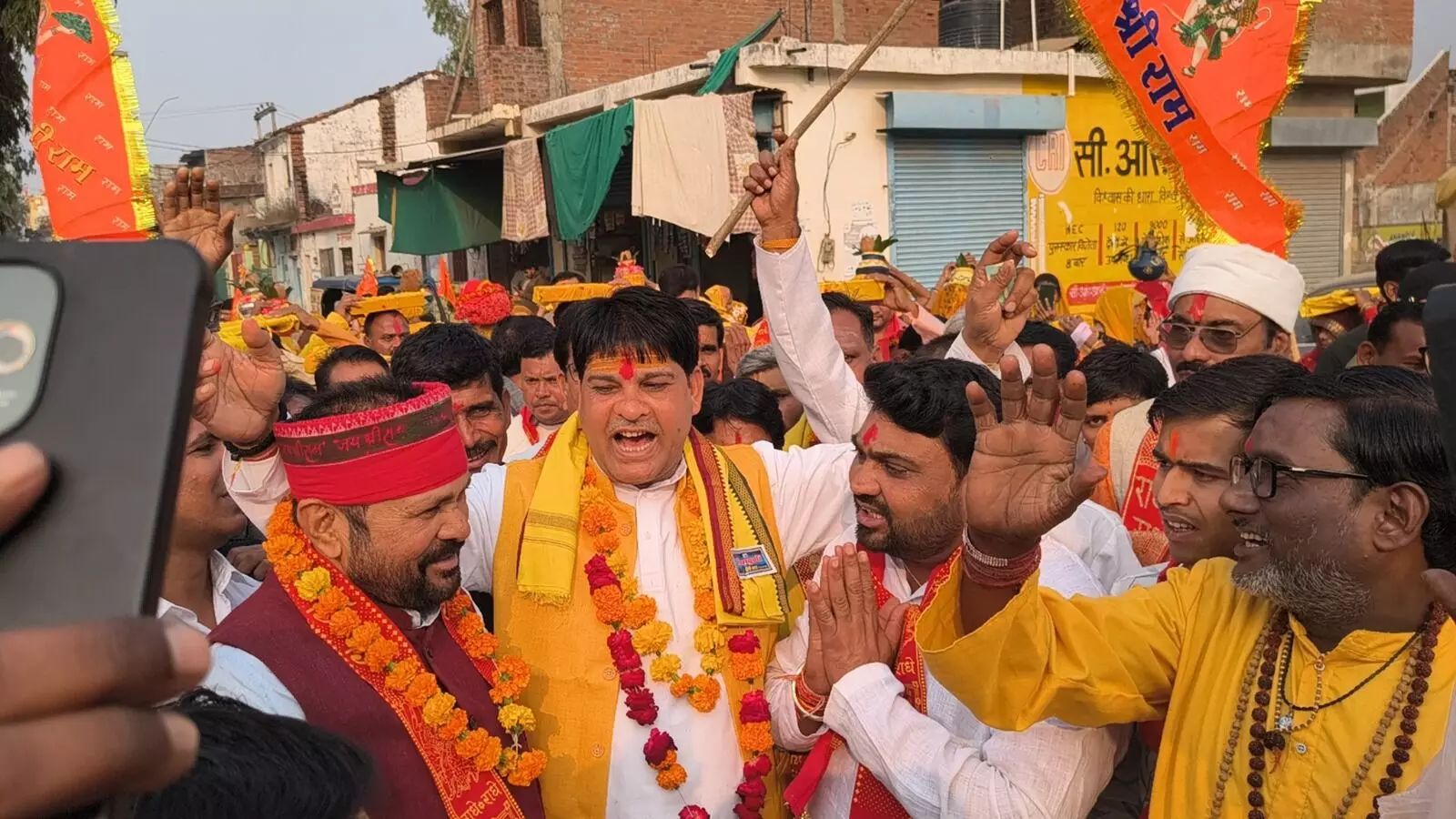 श्रीमद् भागवत महापुराण में बजरंग धाम से पवनसुत धाम तक निकाली कलश शोभायात्रा श्रीमद् भागवत महापुराण में बजरंग धाम से पवनसुत धाम तक निकाली कलश शोभायात्रा