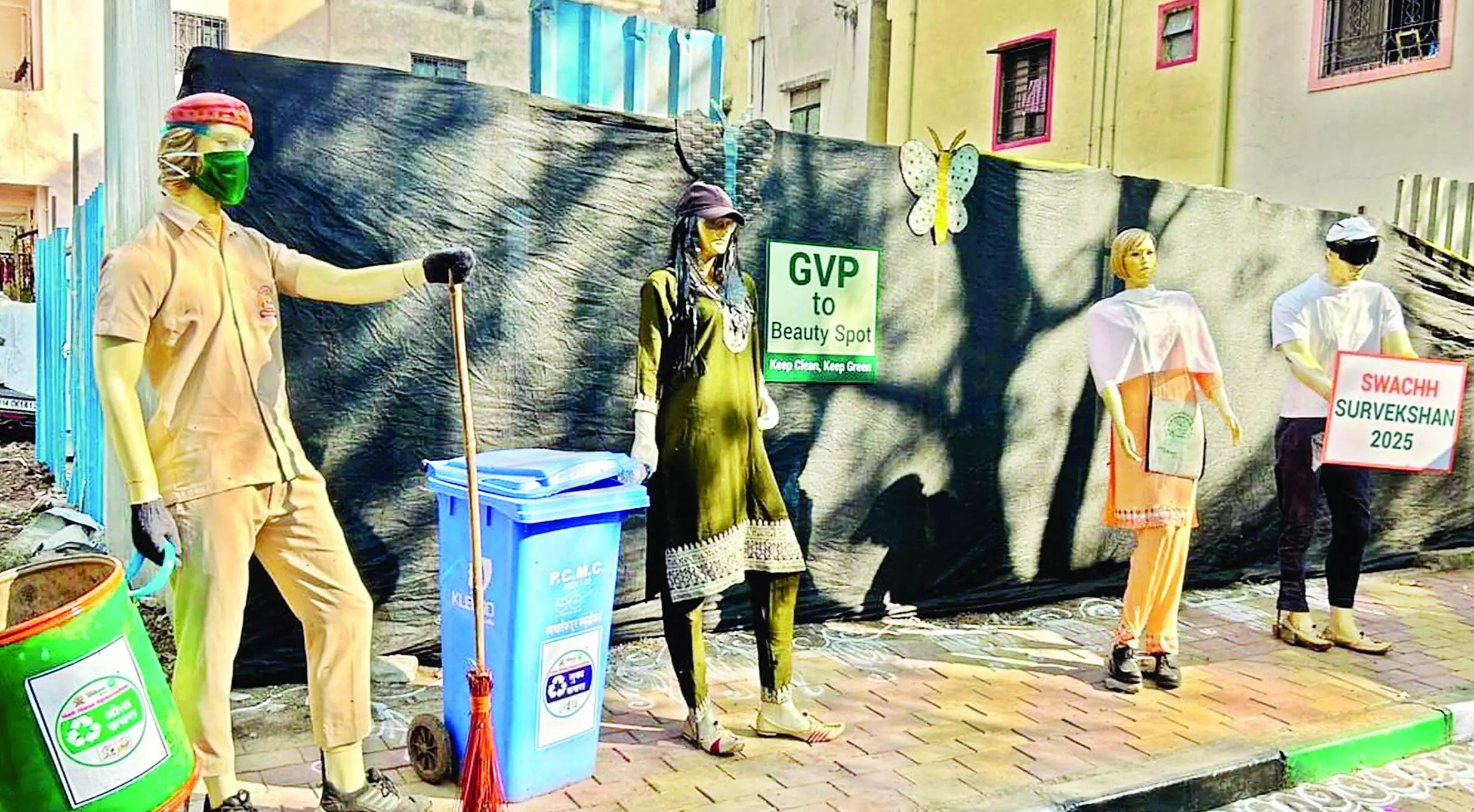 पहले जहां था कूड़ा वहां पर साकार हुईं कलाकृतियां, स्वच्छता को मिल रहा बढ़ावा पहले जहां था कूड़ा वहां पर साकार हुईं कलाकृतियां, स्वच्छता को मिल रहा बढ़ावा