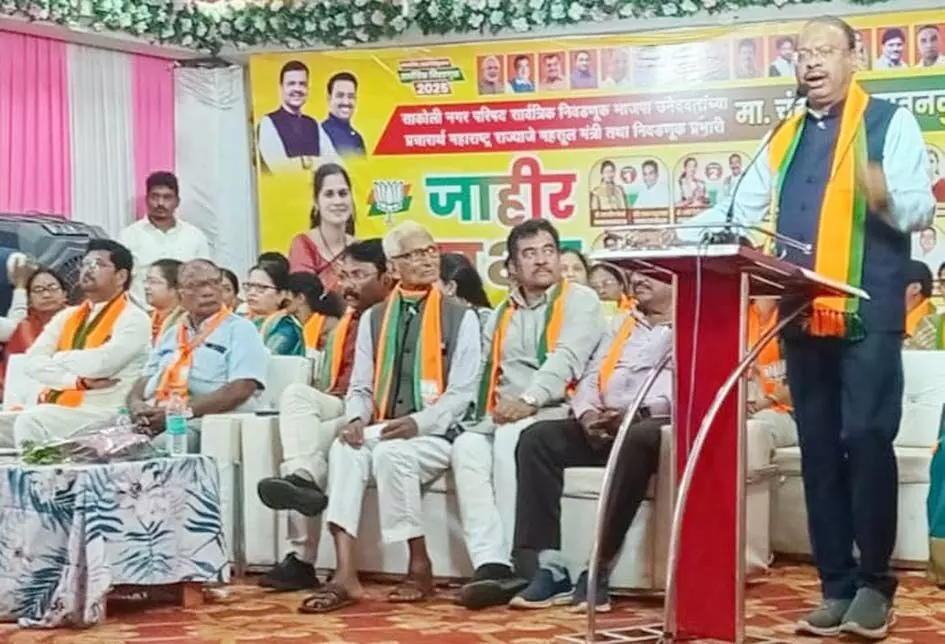 वडेट्टीवार और पटोले की अंतर्कलह कांग्रेस को कर रही कमजोर : बावनकुले वडेट्टीवार और पटोले की अंतर्कलह कांग्रेस को कर रही कमजोर : बावनकुले