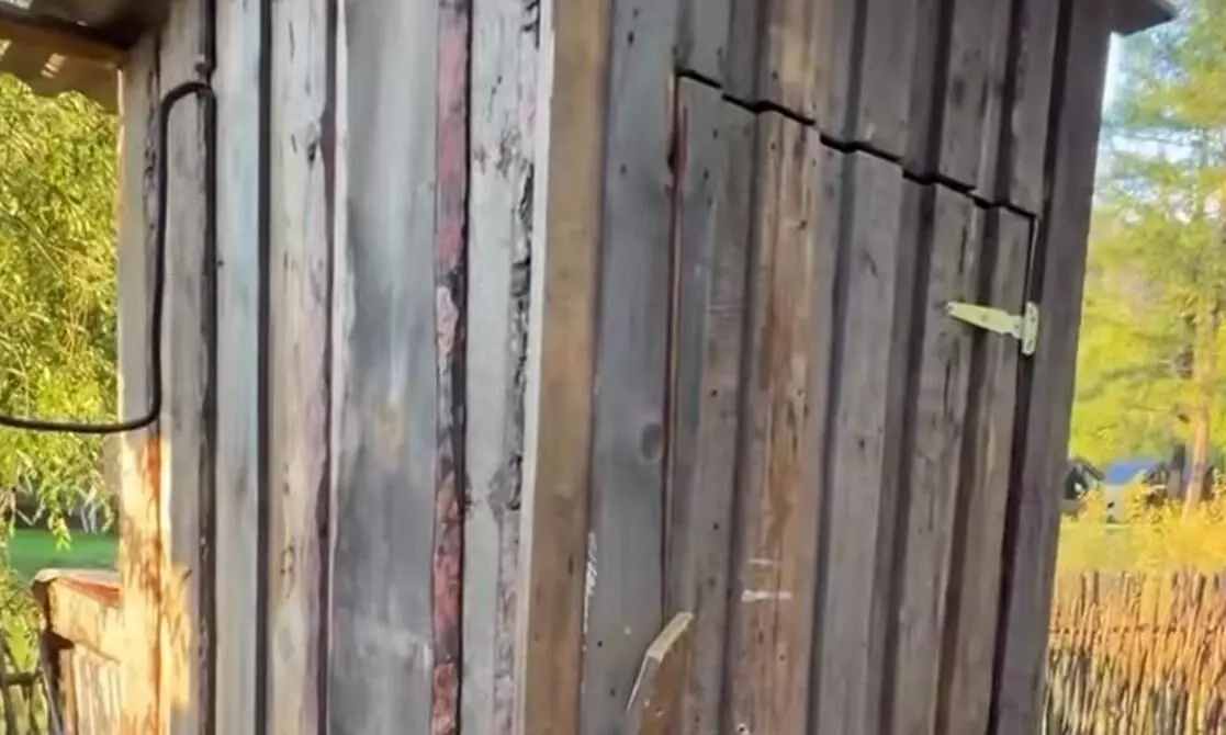 बाहर से इकदम पुराना और टूटा-फूटा कमरा लग रहा था, लेकिन खोलते ही अंदर का नजारा देख हैरान हुए लोग, यहां देखें वीडियो