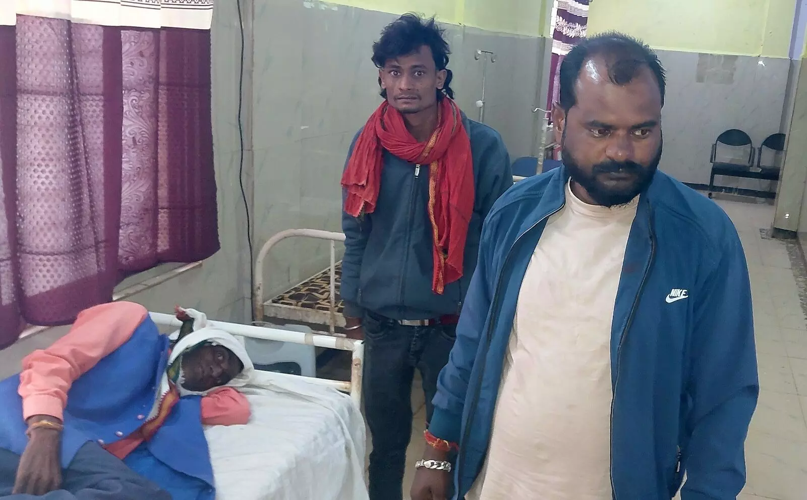 उल्टी-दस्त से पीडित व्यक्ति का सरपंच ने करवाया इलाज