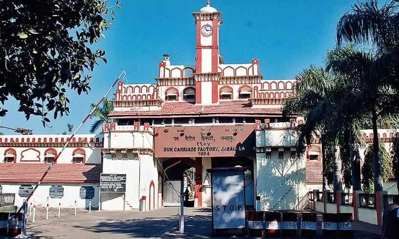 जीसीएफ की गन शॉप में भड़की आग ओएफके से बुलानी पड़ी फायर ब्रिगेड जीसीएफ की गन शॉप में भड़की आग ओएफके से बुलानी पड़ी फायर ब्रिगेड