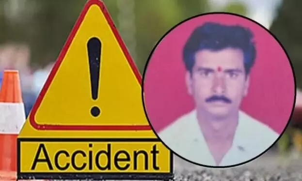 कंटेनर ने बाइक को जोर से मारी टक्कर - एक की मौत, पोस्टमार्टम कर शव परिजन को सौंपा कंटेनर ने बाइक को जोर से मारी टक्कर - एक की मौत, पोस्टमार्टम कर शव परिजन को सौंपा