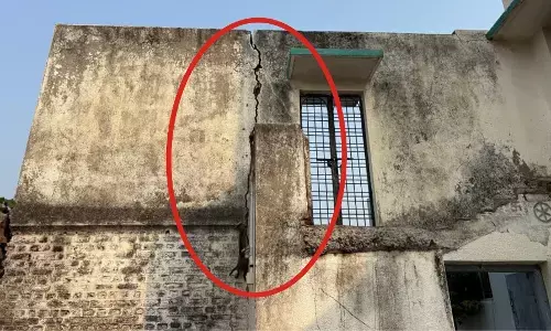 शिवणगांव में फिर भूकंप के झटके बर्तन गिरे और दीवारों में आईंं दरारें शिवणगांव में फिर भूकंप के झटके बर्तन गिरे और दीवारों में आईंं दरारें