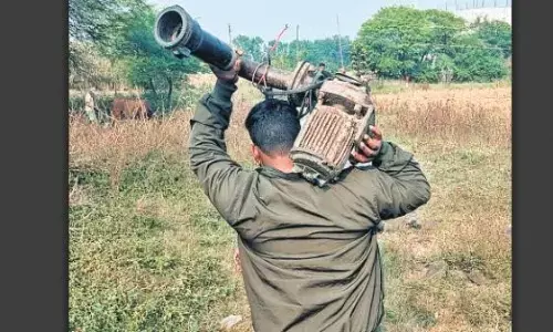 नाले के गंदे पानी से हो रही थी सब्जियों की सिंचाई दो पंप किए गए जब्त, किसानों को दी गई चेतावनी