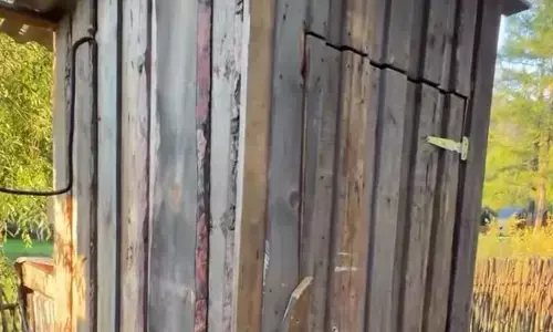 बाहर से इकदम पुराना और टूटा-फूटा कमरा लग रहा था, लेकिन खोलते ही अंदर का नजारा देख हैरान हुए लोग, यहां देखें वीडियो बाहर से इकदम पुराना और टूटा-फूटा कमरा लग रहा था, लेकिन खोलते ही अंदर का नजारा देख हैरान हुए लोग, यहां देखें वीडियो