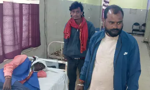 उल्टी-दस्त से पीडित व्यक्ति का सरपंच ने करवाया इलाज उल्टी-दस्त से पीडित व्यक्ति का सरपंच ने करवाया इलाज